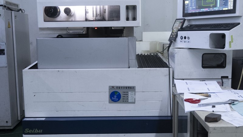 Wire EDM cutting machine