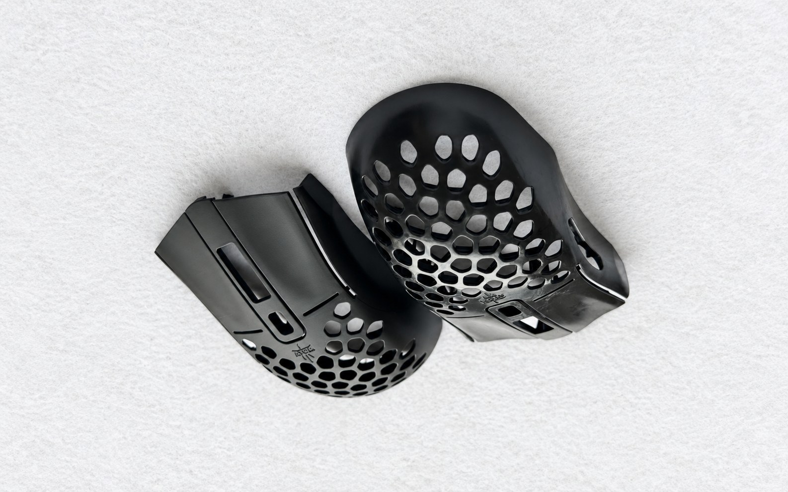 Lightweight honeycomb gaming mouse housing injection moulded components