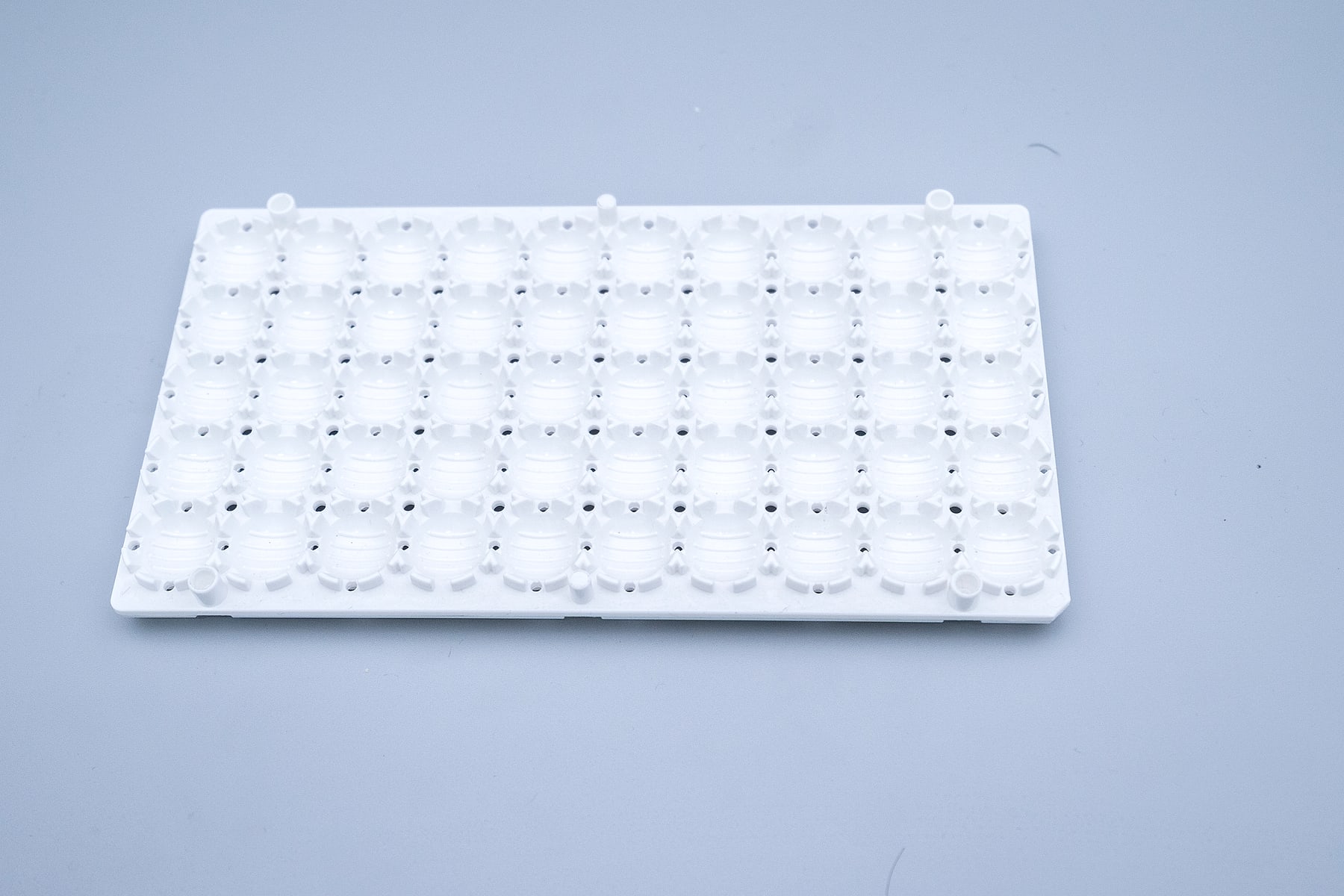 Injection moulded laboratory plate component produced by JingZhan