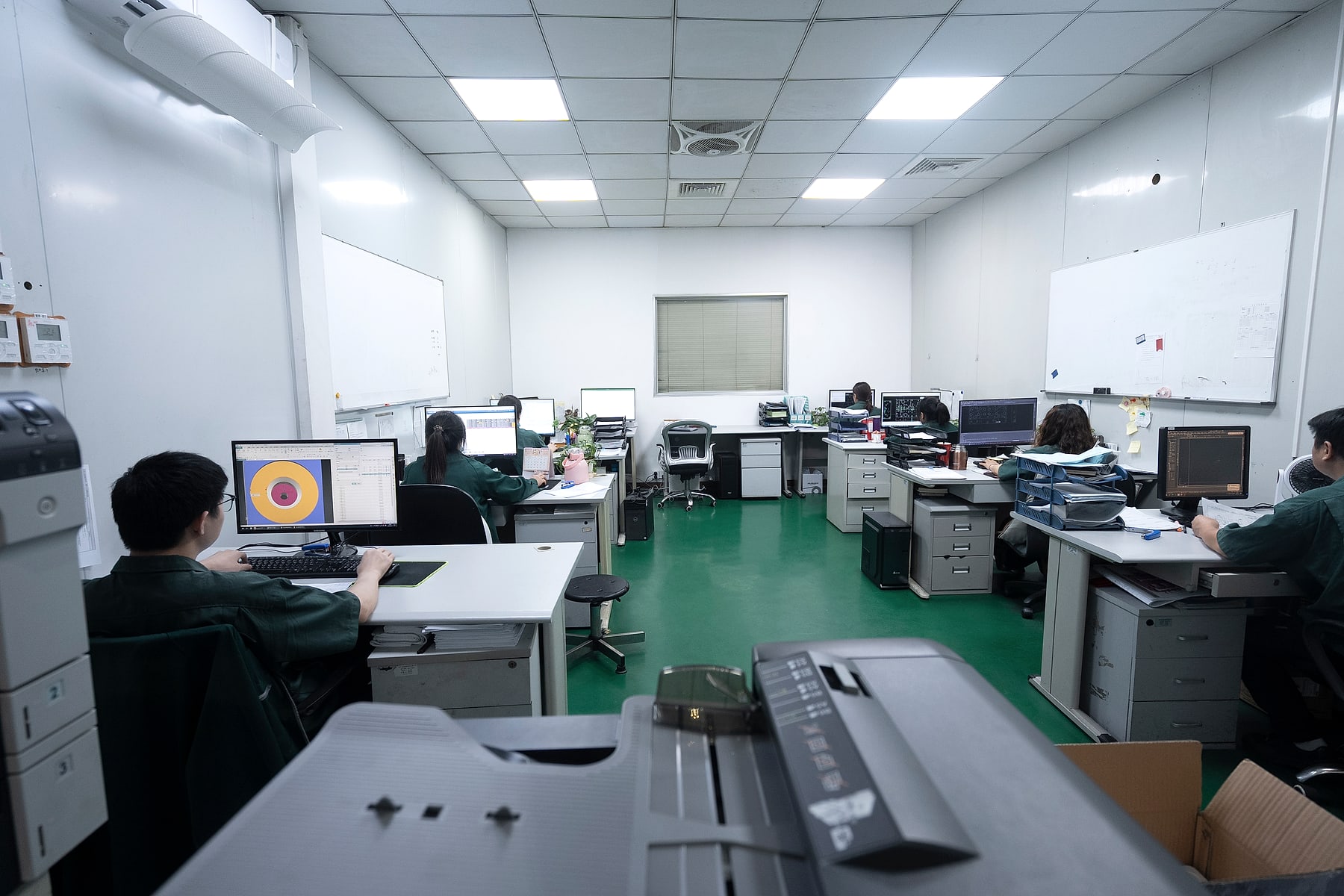 JingZhan quality engineering team reviewing project and inspection information